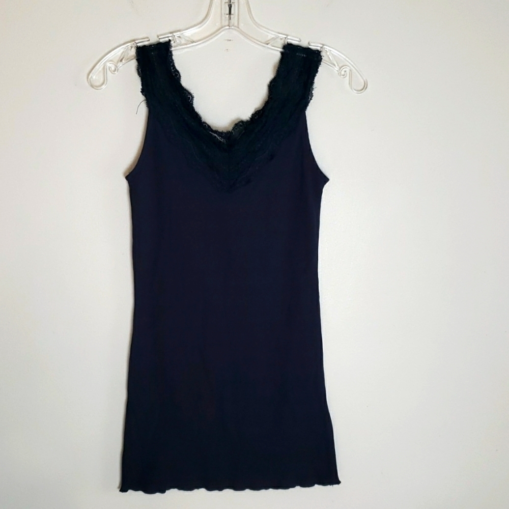Easel tank top, navy, lace trim, ribbed, closet staple, basics. Size small